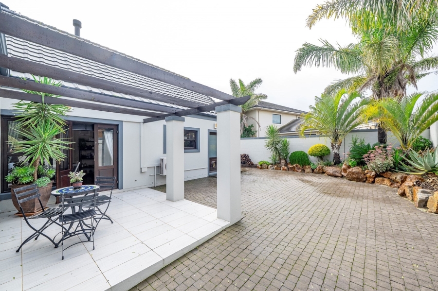 3 Bedroom Property for Sale in Graanendal Western Cape